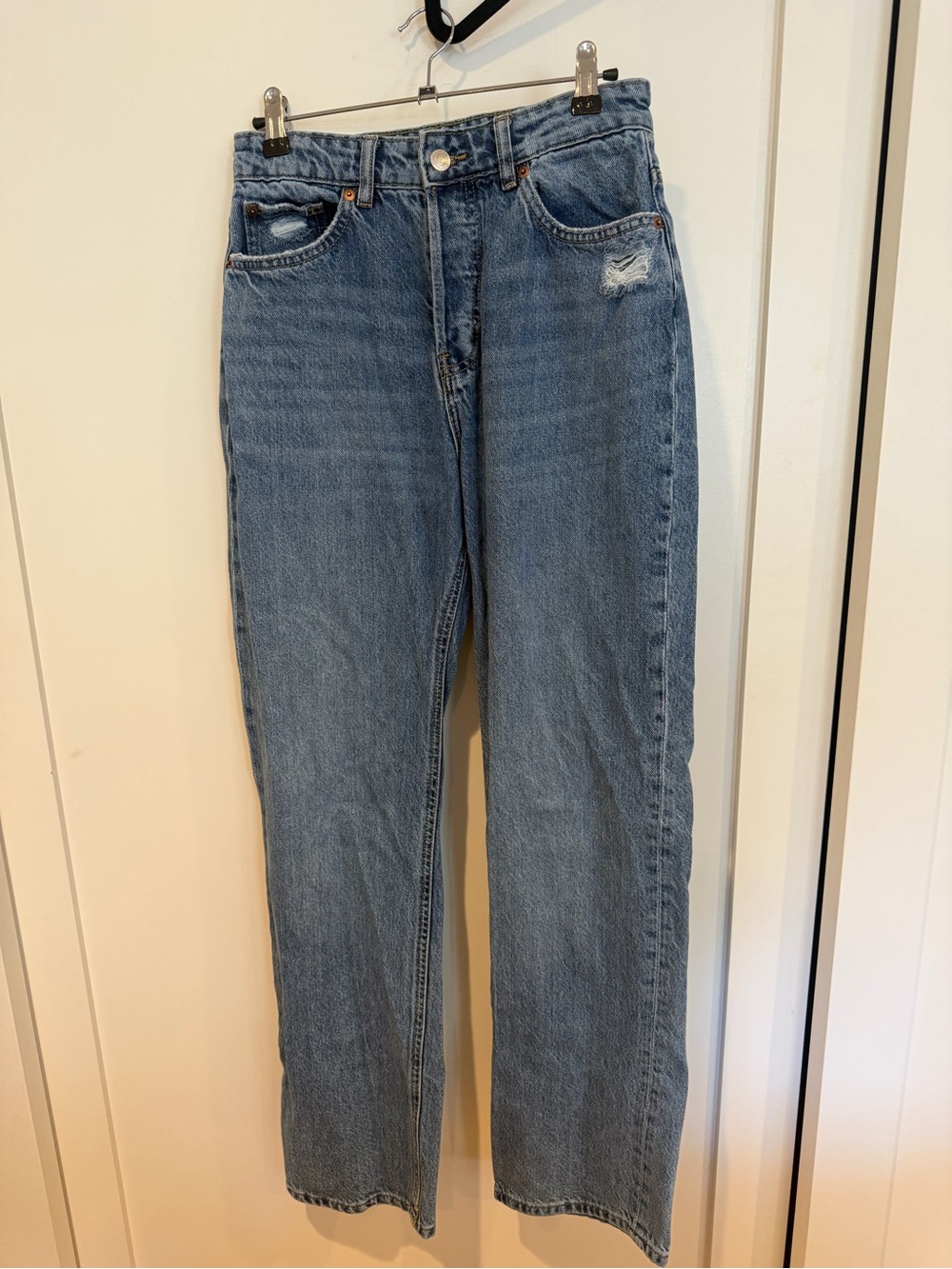 Women’s sz 4 H&M Medium Blue High-Rise Straight Leg Jeans
